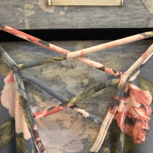 BOGO!❤️Plus Floral Top❤️ - Picture 6 of 10